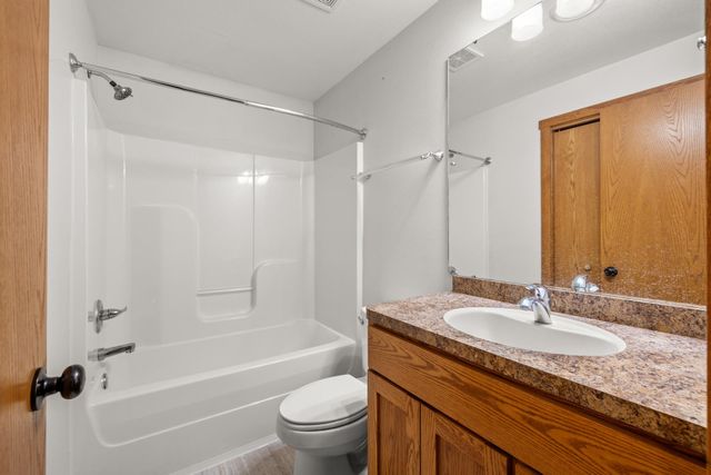 3425 NE 8th ST, Minot, ND 58703