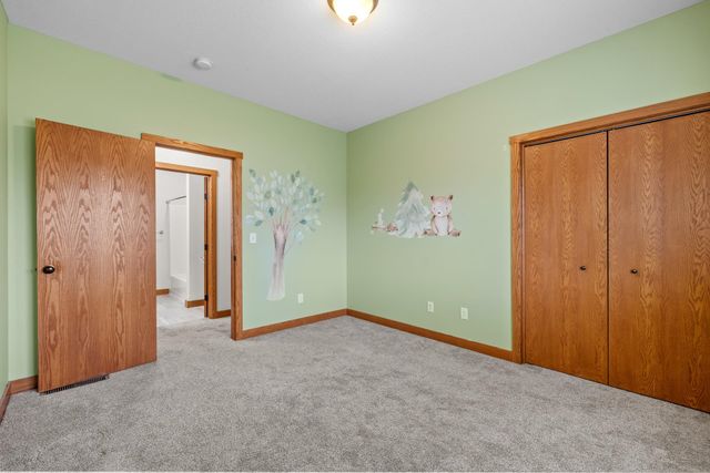 3425 NE 8th ST, Minot, ND 58703