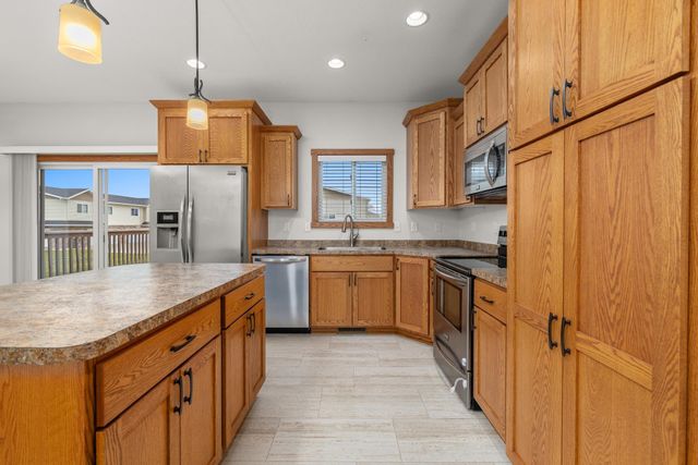 3425 NE 8th ST, Minot, ND 58703