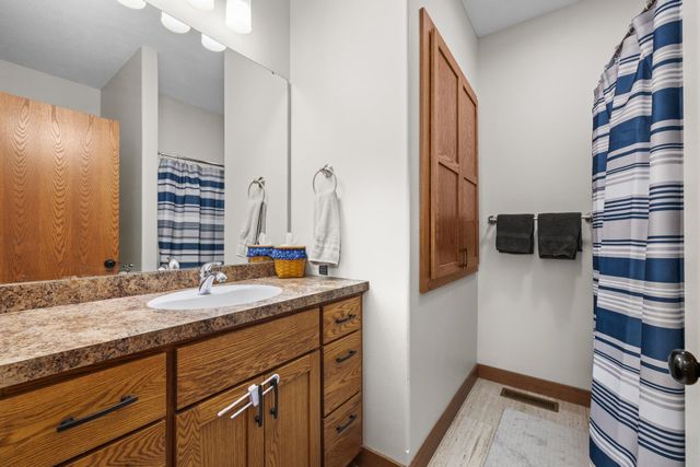 3425 NE 8th ST, Minot, ND 58703