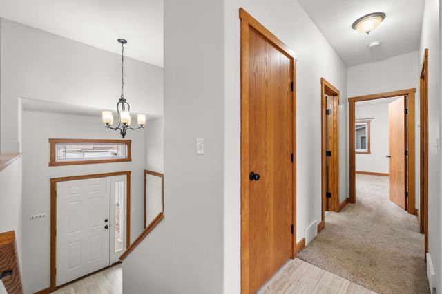 3425 NE 8th ST, Minot, ND 58703