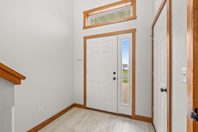 3425 NE 8th ST, Minot, ND 58703