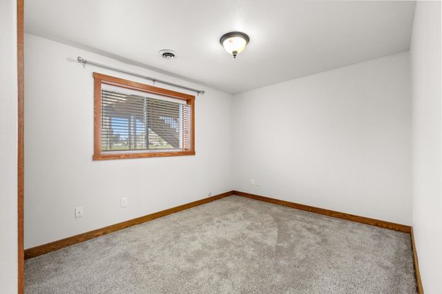 3425 NE 8th ST, Minot, ND 58703