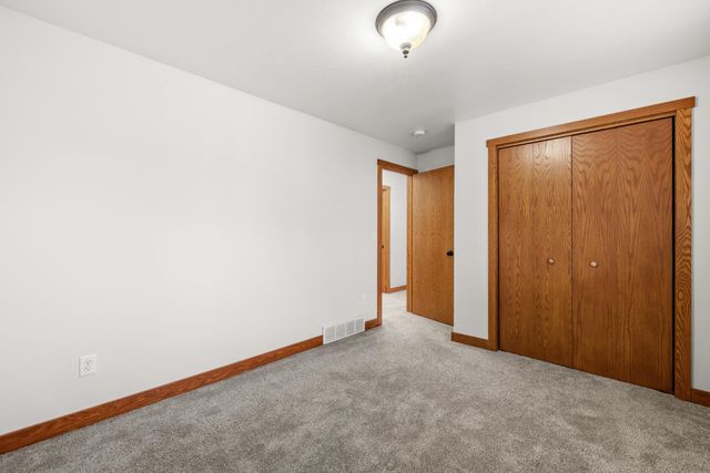 3425 NE 8th ST, Minot, ND 58703