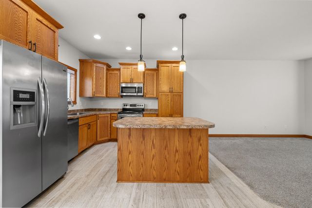 3425 NE 8th ST, Minot, ND 58703