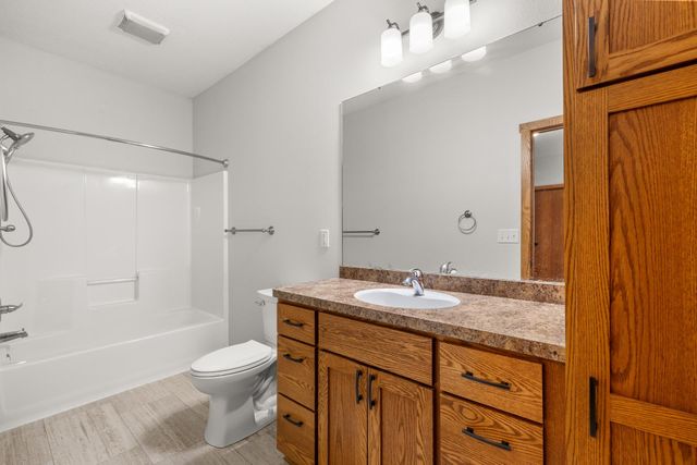 3425 NE 8th ST, Minot, ND 58703