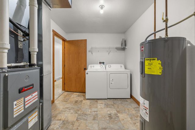 3425 NE 8th ST, Minot, ND 58703