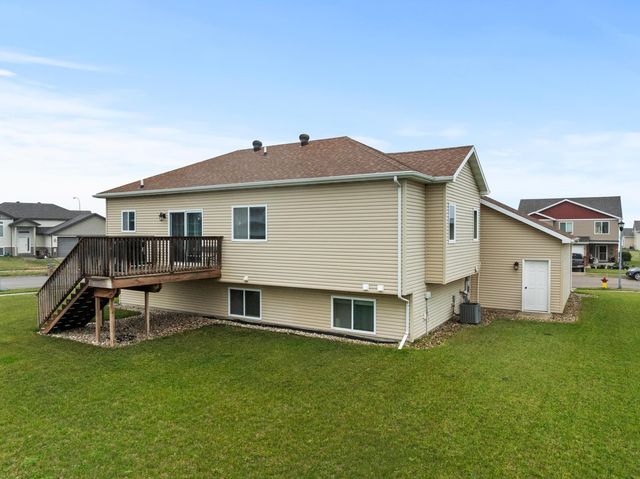 3425 NE 8th ST, Minot, ND 58703