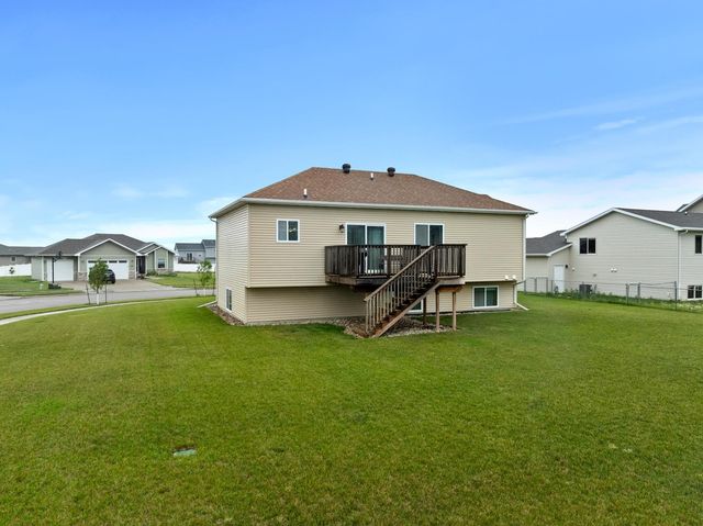 3425 NE 8th ST, Minot, ND 58703