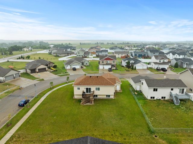 3425 NE 8th ST, Minot, ND 58703