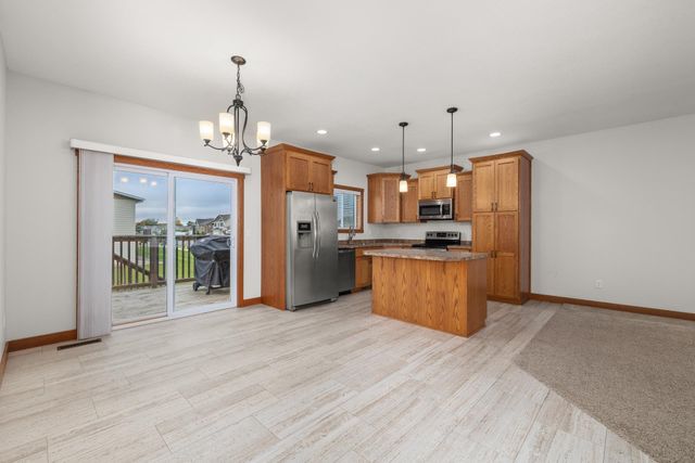 3425 NE 8th ST, Minot, ND 58703