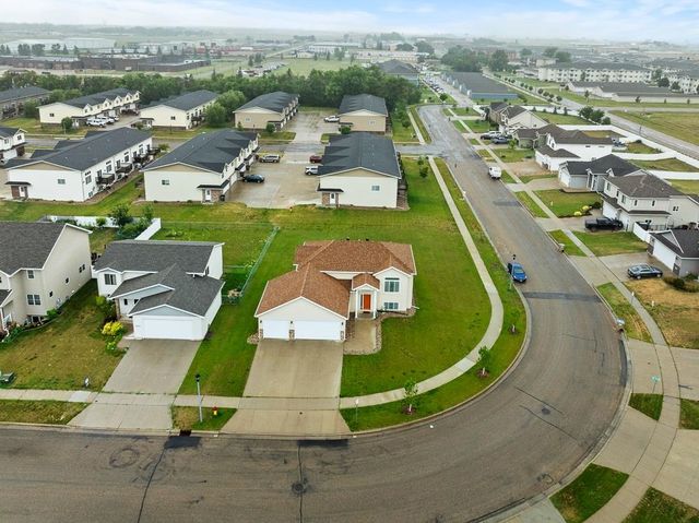 3425 NE 8th ST, Minot, ND 58703