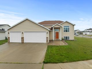 3425 NE 8th ST, Minot, ND 58703