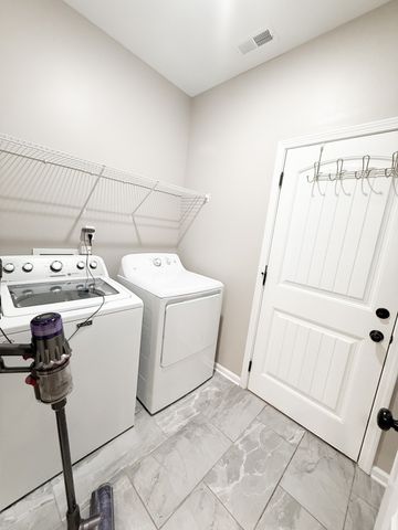 1727 Oak Forest Dr, Clarksville, TN 37043