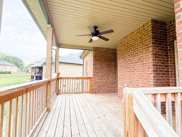 1727 Oak Forest Dr, Clarksville, TN 37043