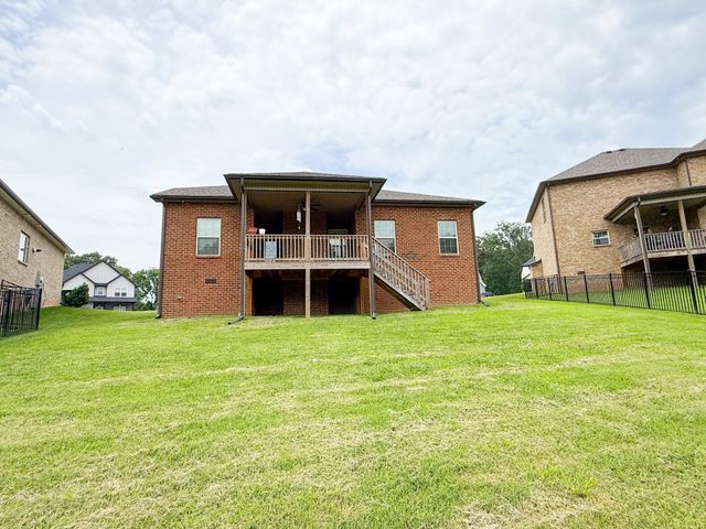 1727 Oak Forest Dr, Clarksville, TN 37043