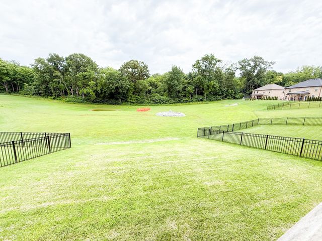 1727 Oak Forest Dr, Clarksville, TN 37043