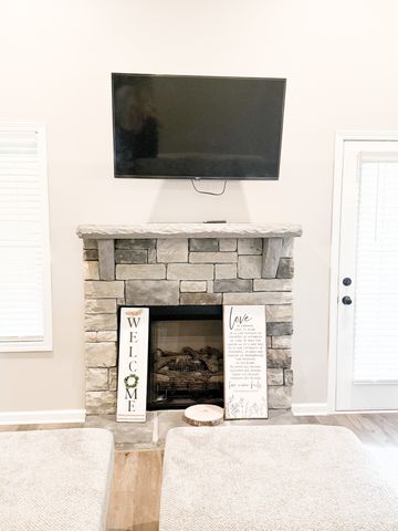 1727 Oak Forest Dr, Clarksville, TN 37043