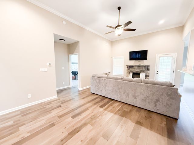 1727 Oak Forest Dr, Clarksville, TN 37043