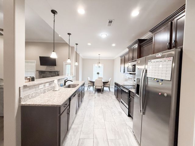 1727 Oak Forest Dr, Clarksville, TN 37043