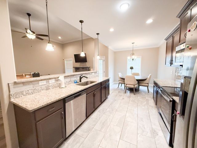 1727 Oak Forest Dr, Clarksville, TN 37043