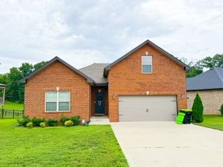 1727 Oak Forest Dr, Clarksville, TN 37043