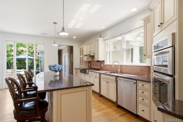 11 Grace Lane, Huntington, NY 11743