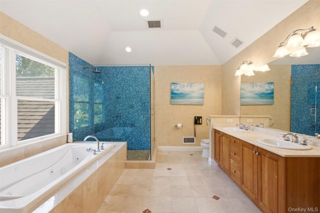 11 Grace Lane, Huntington, NY 11743