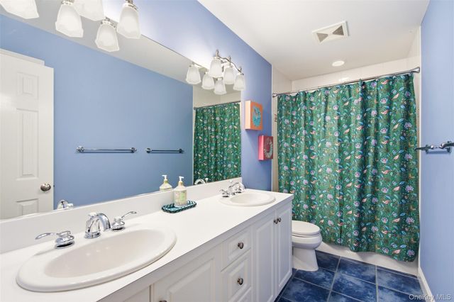 11 Grace Lane, Huntington, NY 11743