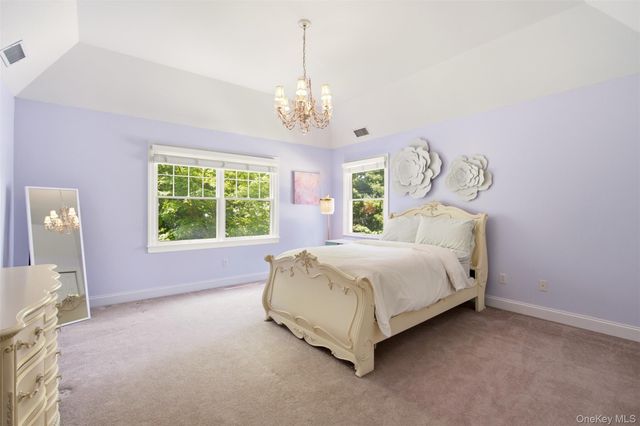 11 Grace Lane, Huntington, NY 11743