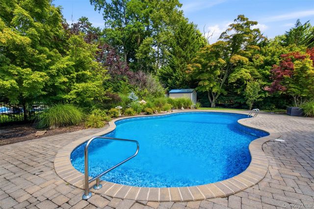 11 Grace Lane, Huntington, NY 11743
