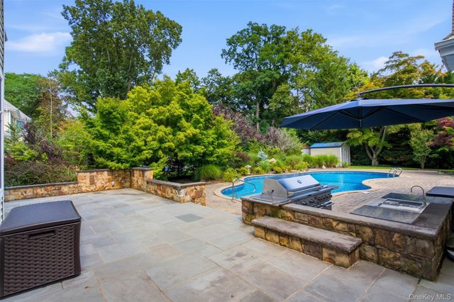 11 Grace Lane, Huntington, NY 11743