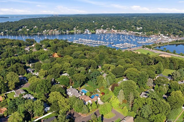 11 Grace Lane, Huntington, NY 11743