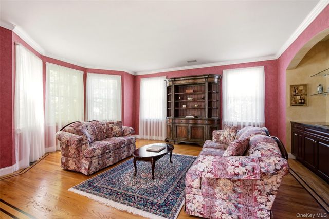 11 Grace Lane, Huntington, NY 11743