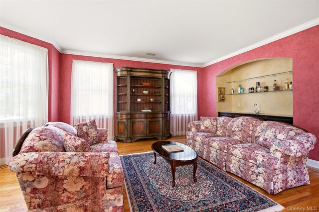 11 Grace Lane, Huntington, NY 11743