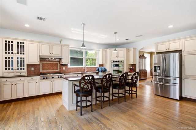 11 Grace Lane, Huntington, NY 11743