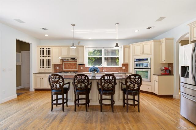 11 Grace Lane, Huntington, NY 11743