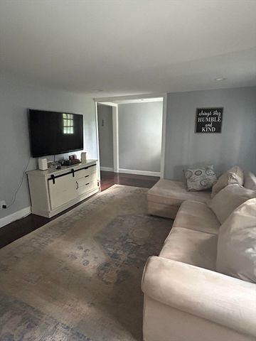 1389 Main St, Lynnfield, MA 01940