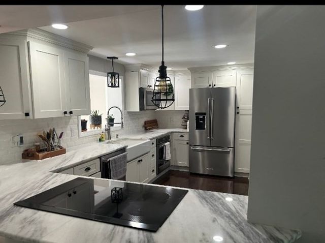 1389 Main St, Lynnfield, MA 01940