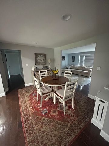 1389 Main St, Lynnfield, MA 01940