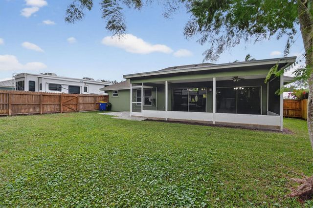 9275 SE Mercury Street, Hobe Sound, FL 33455