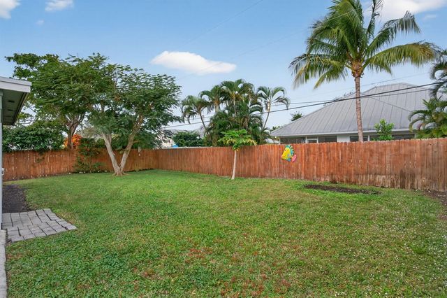 9275 SE Mercury Street, Hobe Sound, FL 33455
