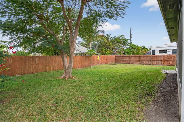 9275 SE Mercury Street, Hobe Sound, FL 33455