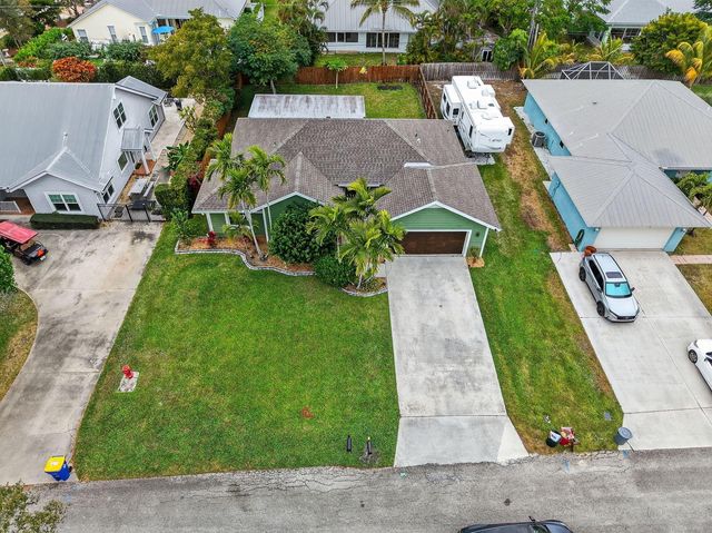 9275 SE Mercury Street, Hobe Sound, FL 33455