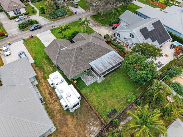 9275 SE Mercury Street, Hobe Sound, FL 33455