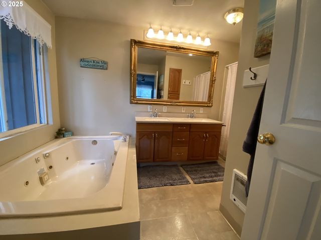 23801 Ne MUNCTON Dr, Yacolt, WA 98675