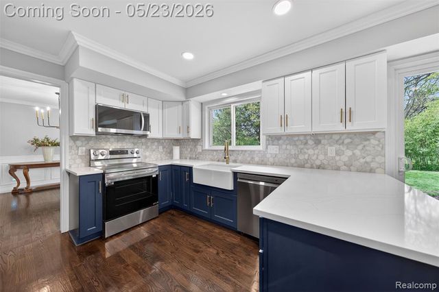 30935 Perrys Crossing, Farmington Hills, MI 48331