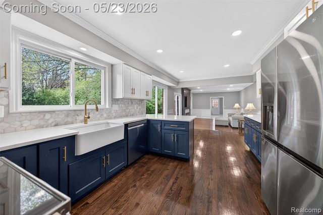 30935 Perrys Crossing, Farmington Hills, MI 48331