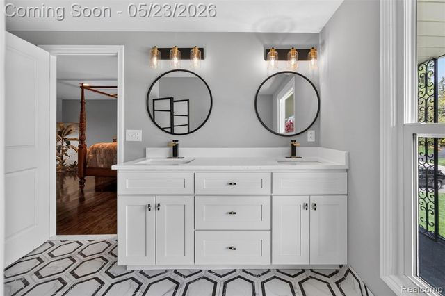 30935 Perrys Crossing, Farmington Hills, MI 48331