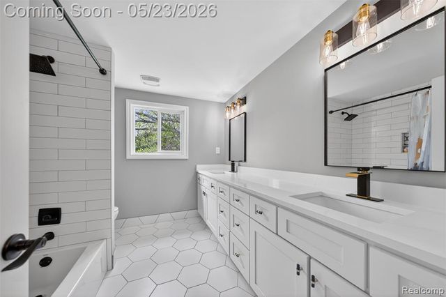 30935 Perrys Crossing, Farmington Hills, MI 48331